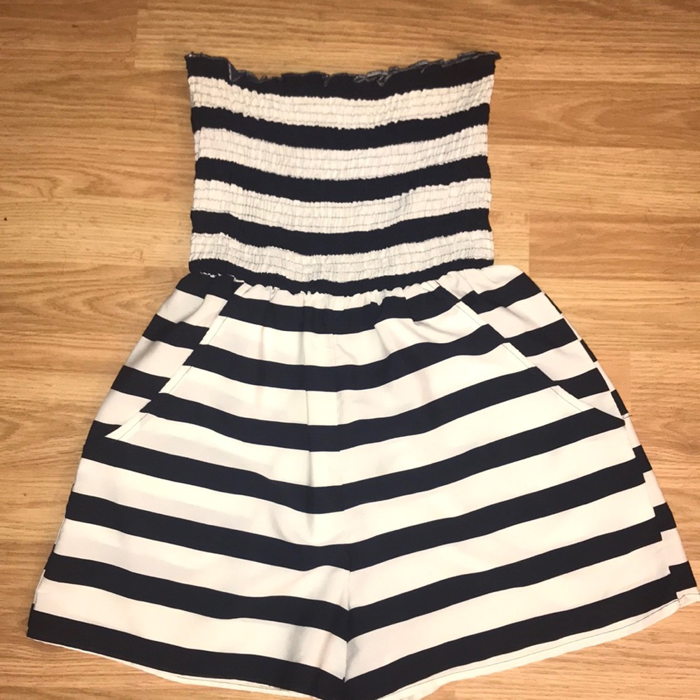 delia’s Romper Size S
